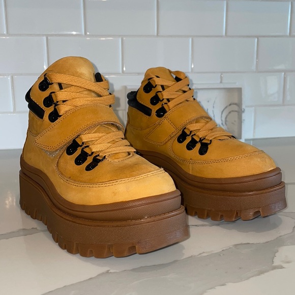 Suede platform boots size 7 - Picture 4 of 9